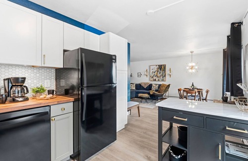 University Park Apartment | Coastal Comfort Steps From Csu, Pool, Gym, Sauna