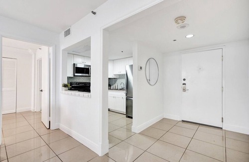Mid Beach Apartment | Coastal Condo with Resort Service, Pools & Gym 407
