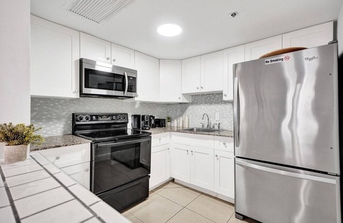 Mid Beach Apartment | Coastal Condo with Resort Service, Pools & Gym 407