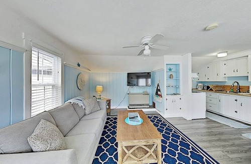 Old Orchard Beach Cottage | Coastal Cottage w/Enclosed Front Porch, Pond View – By Beach & Bike Path