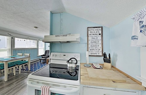 Old Orchard Beach Cottage | Coastal Cottage w/Enclosed Front Porch, Pond View – By Beach & Bike Path