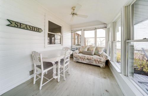 Euclid House | Coastal Lake Erie Cottage w/Amazing Water Views!