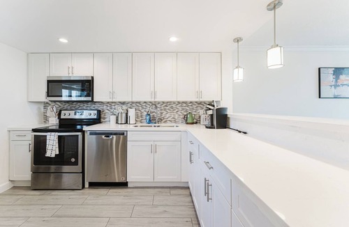 Boca Raton Apartment | Coastal Retreat: Directly Across from Beach w/Heated Pool & 2 King Suites