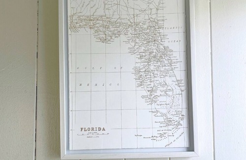 South Palm Park Neighborhood Association House | Coastal Room1 in Coastal Cottage Near the Beach