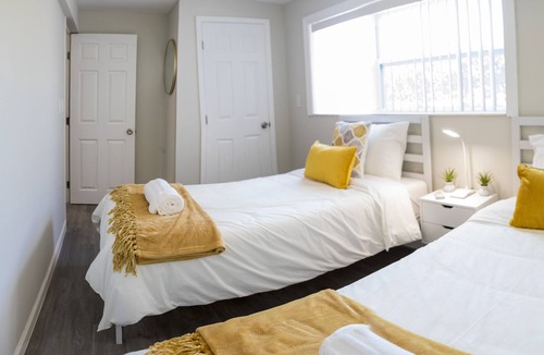 Southwest Apartment | Coastal Sunset - Renovated 2bd/1ba - Central & Cozy