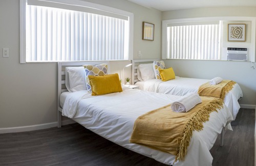 Southwest Apartment | Coastal Sunset - Renovated 2bd/1ba - Central & Cozy