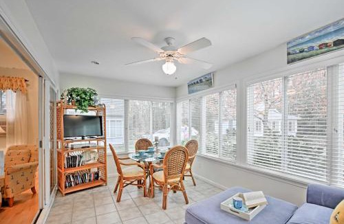 Summer Village House | Coastal Wells Cottage w/Access to Game Room & Gym