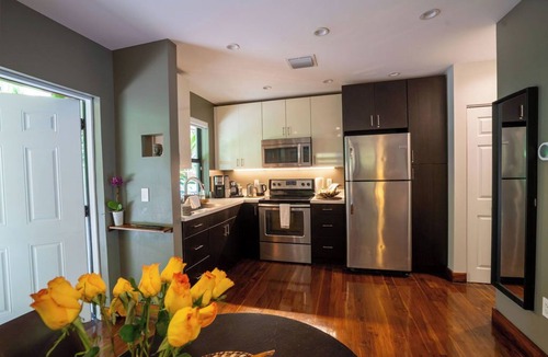 Southwest Coconut Grove House | Coconut Grove Garden Cottage Private Retreat with Free Parking & Full Kitchen