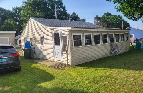 Malletts Bay House | Colchester Vermont. Quiet 3 BR Lake Champlain cottage. Near bike path. Sleeps 6