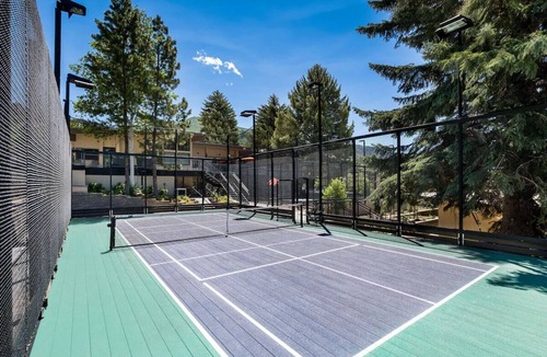 Glenwood Springs Hotel | Colorado Adventure Near Glenwood Hot Springs & Cavern Gondola | Free Breakfast