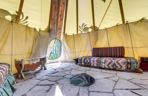Marble House | Colorful Cabin w/Teepee, Fire Pits & Mtn Views!