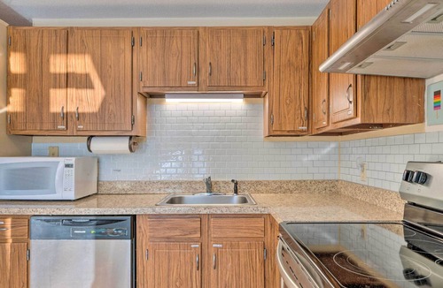 Campton House | Colorful Campton Home w/ Community Amenities!