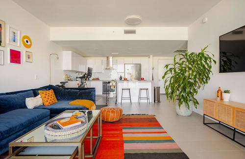 Town Square Condo | Colorful Luxury Downtown Miami Condo