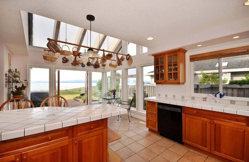 Regional District of Nanaimo House | Columbia Beach House