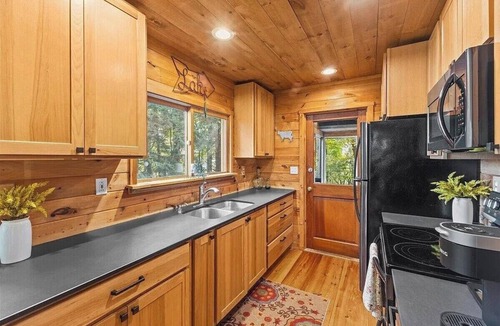 Franklin House | Come to The Cottage! Cozy Vermont Lakefront Retreat on Lake Carmi -Sleeps 7!