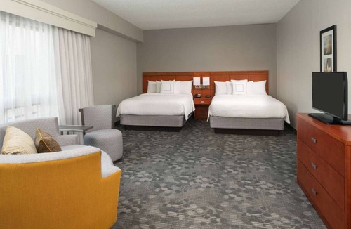 Miami Lakes Hotel | Comfort and Relaxation! with Outdoor Pool, Close to Spanish Lake Park