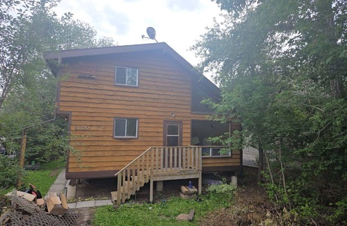Markerville Cabin | Comfort Cabin, newly renovate, 20 mins from Red Deer and steps to the lake