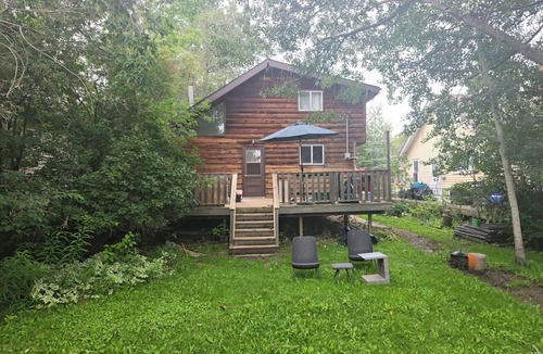 Markerville Cabin | Comfort Cabin, newly renovate, 20 mins from Red Deer and steps to the lake