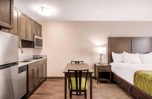 Red Deer Hotel | Comfort Inn & Suites