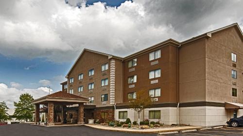 Akron Hotel | Comfort Inn & Suites Copley Akron