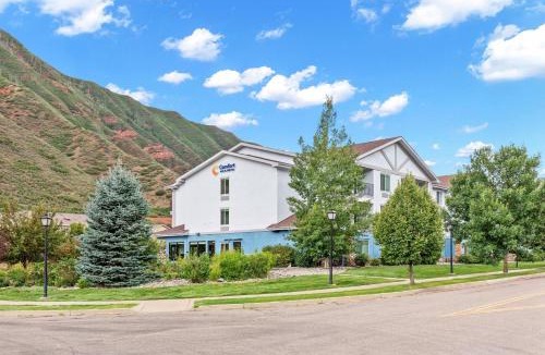Glenwood Springs Hotel | Comfort Inn & Suites Glenwood Springs On The River