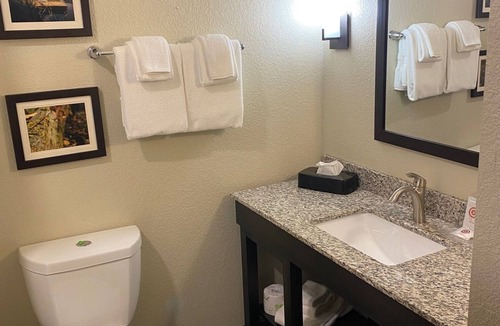 Brunswick Hotel | Comfort Suites Brunswick Town Center