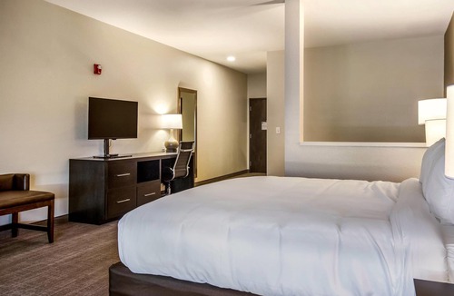 Brunswick Hotel | Comfort Suites Brunswick Town Center