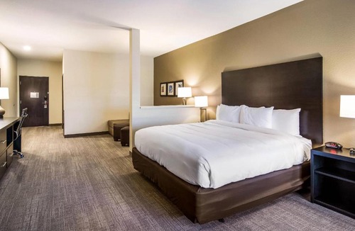 Brunswick Hotel | Comfort Suites Brunswick Town Center