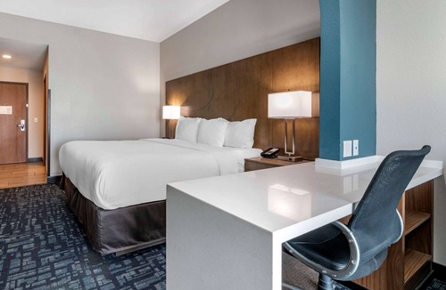 Dania Beach Hotel | Comfort Suites Fort Lauderdale Airport & Cruise Port