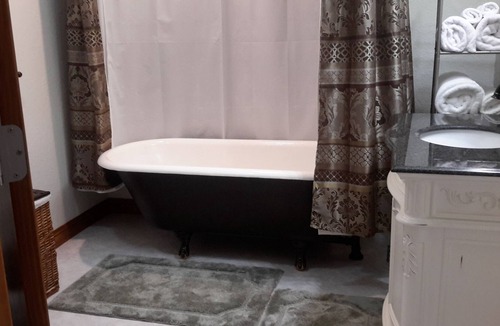 Sturgis House | Comfortable 2 bedroom home