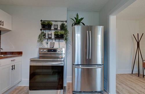 Saskatoon Downtown Apartment | Comfortable and Trendy 2-floor Boutique Suite in a Character Home