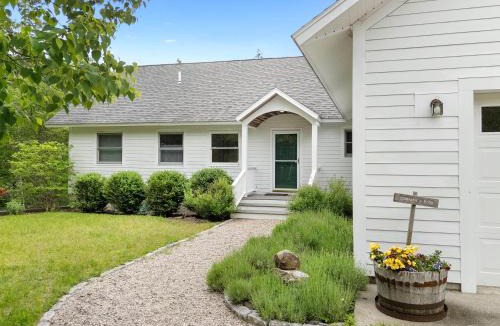 Seal Cove House | Comfortable bayfront home with beautiful views, large deck & on-site tennis