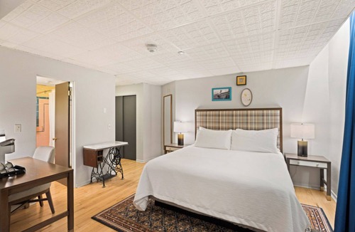 Glenwood Springs Hotel | Comfortable Downtown Suites With Contemporary Boutique Charm | 4 Units