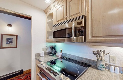Jackson House | Comfortable townhome with amazing views, private sauna, deck & WIFI