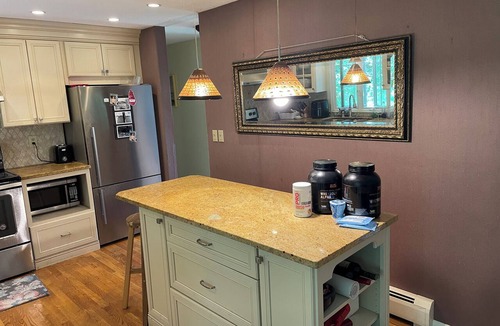 Andover House | Comfy & Convenient Suite Sleeps 1 to 5 Near Boston