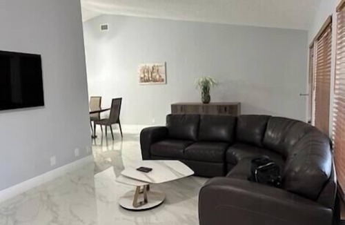 Wellington House | Comfy House with Pool Near Polo Club in Wellington