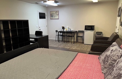 Brandon Apartment | Comfy Studio in Brandon