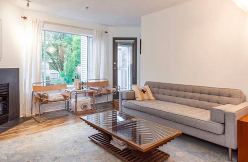 Grandview-Woodland Condo | Commercial Drive Vancouver bedroom private1/2bath
