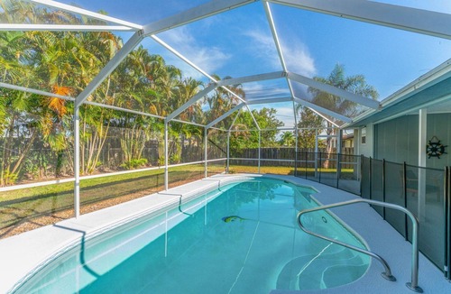 Port Saint Lucie House | Completely renovated! Private 3/2/2 heated pool home in Port St Lucie FL!