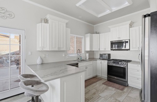 Westgate Heights House | Completely Renovated 3BR Brick Home Quiet Cul-de-Sac