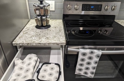 Saskatoon House | Confortable brand-new 1-bedroom close to downtown