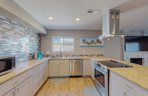 Heritage Hills House | Contemporary Beach House w/Hot Tub & 3 King Beds