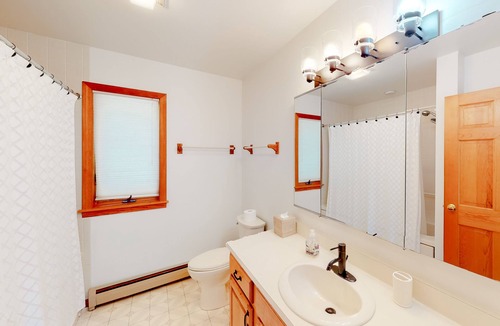 Forest Farms House | Contemporary gem with fireplace, large deck, grill, private hot tub & mtn views