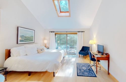 Forest Farms House | Contemporary gem with fireplace, large deck, grill, private hot tub & mtn views