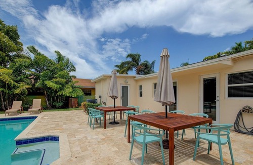 Royal Poinciana House | Contemporary Home 3B/2.5B, w/ BBQ & BEAUTIFUL POOL