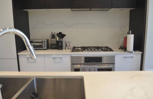 Kerrisdale House | Contemporary Luxe 3 BR Townhouse + 2 free parking