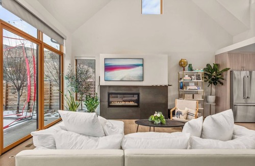 Basalt House | Contemporary Residence in Willits