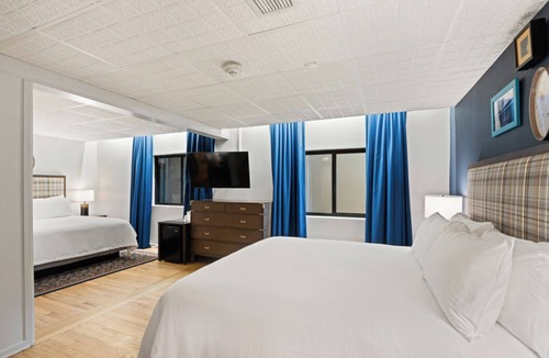 Glenwood Springs Hotel | Contemporary Suite Near Museums, Dining, Nightlife & Local Hotspots | 3 Units