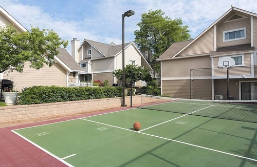 Westlake Apartment | Convenient Stay in Westlake! Kitchen, Free Parking, Pets Allowed