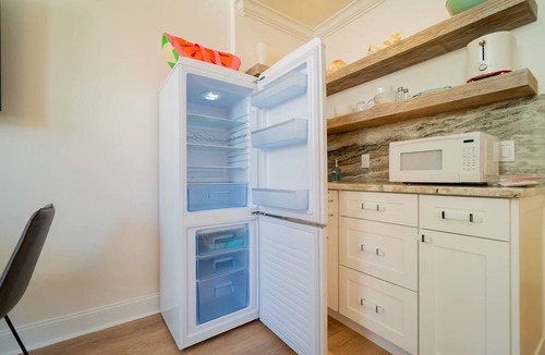 Palm Beach Condo | Coral Reef King Retro King Suite - near Beach